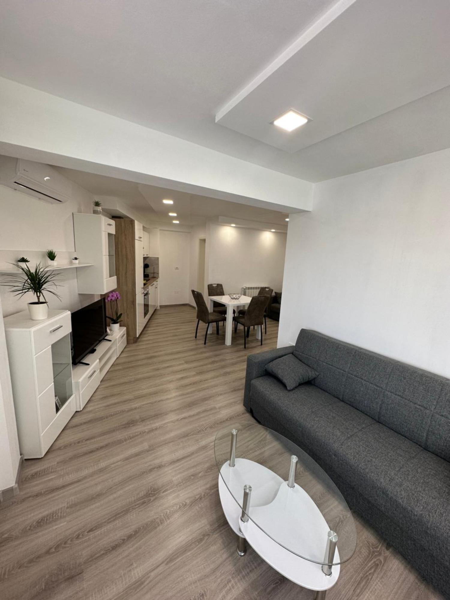 Apartma La Vita โคเปร์ ภายนอก รูปภาพ